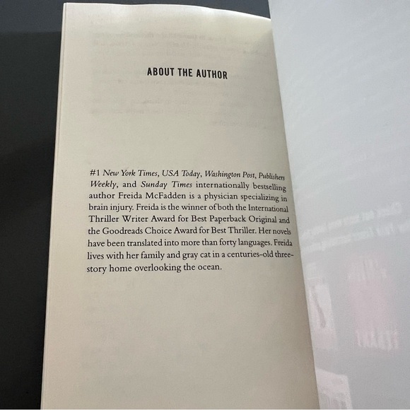 Freida McFadden 'Dear Debbie' Book - Picture 5 of 7